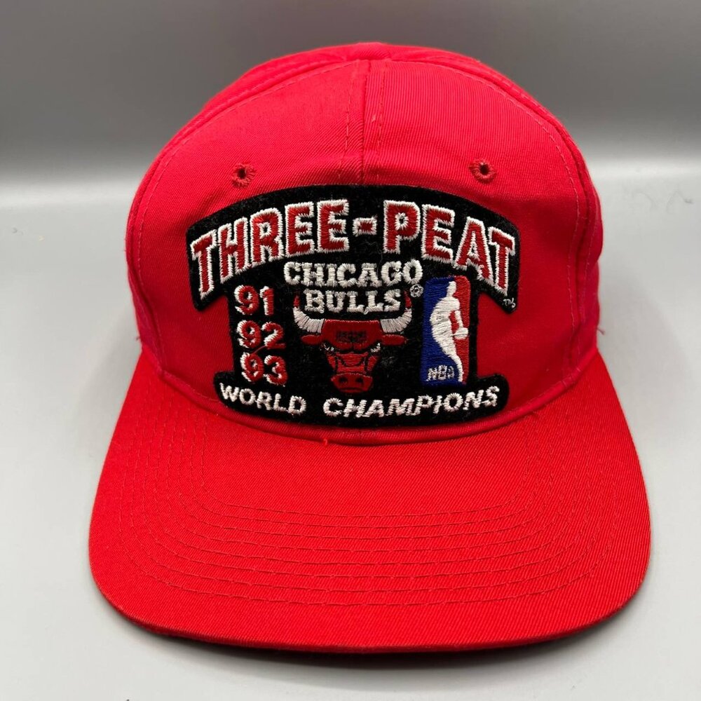 Vintage Chicago Bulls Hat Men Youngan‎ Three-Peat World Champions Snap Back Cap